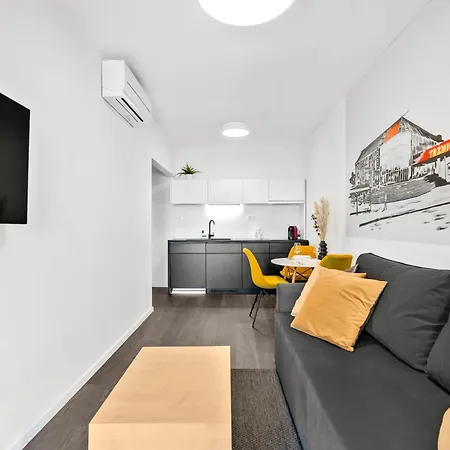 Apartman Art-touched With Pyramid View