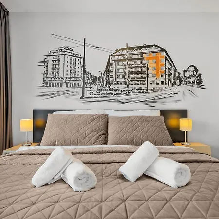 Art-touched With Pyramid View Apartman *