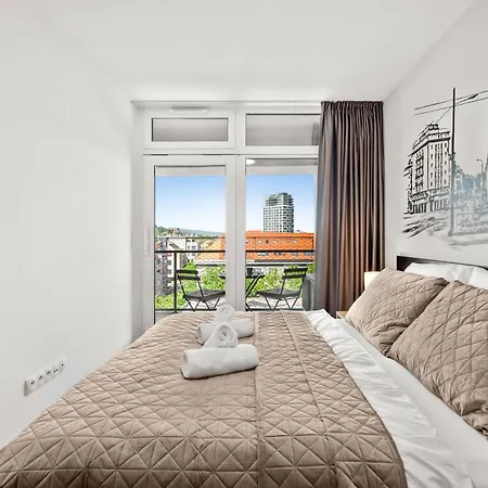 Art-touched With Pyramid View Apartman *